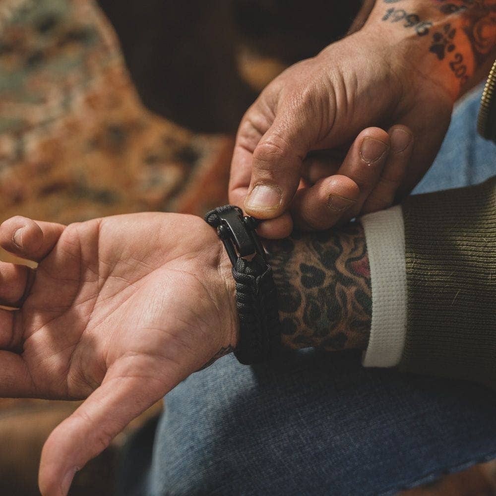 The Hero Company- Desert Camo Paracord Bronze Flag Bracelet - Helps Pair Veterans With A Service Dog Or Shelter Dog -Faire